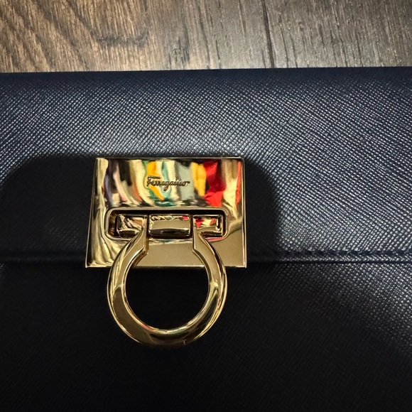 Salvatore Ferragamo purse - Picture 2 of 7